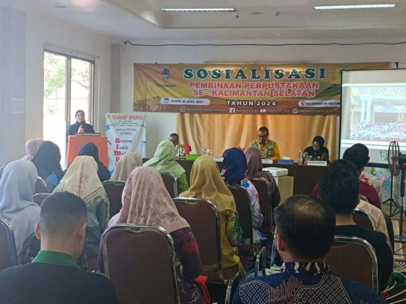 Dispersip Kalsel saat melakukan sosialisasi pembinaan perpustakaan ke Dispersip HST.