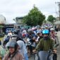 Jalan Pekauman Lama dipadati ribuan Jemaah Haul Satu Kelampayan, Sabtu (5/4/2025) pukul 09.30 Wita. 