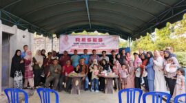 Wakil Ketua I DPRD Kota Banjarbaru, Neni Hendriyawaty dari Fraksi Gerindra, menggelar reses di Komplek Griya Utama Trikora III RT 034 RW 005, Kelurahan Guntung Manggis, Kecamatan Landasan Ulin.