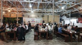 Suasana pengunjung memadati Rumah Makan Si Entong Banjarbaru saat waktu berbuka puasa, Selasa (4/3/2026).