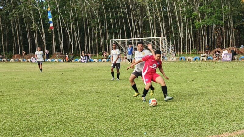Turnamen Sepak Bola Kapolres Banjar Cup 2026 di Lapangan Desa Awang Bangkal Barat, Kecamatan Karang Intan, Sabtu (20/6/2026).