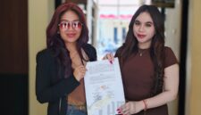 Mediasi tersebut berlangsung pada Jumat (28/8/2026), antara Nabila Zirus (kanan) dengan pihak terlapor, Vivi Djohari (kiri).