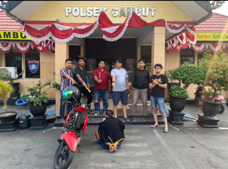 Pria di Gambut Diamankan Polisi Usai Ancam Warga Pakai Parang. Foto ( Resmob Banjar) 